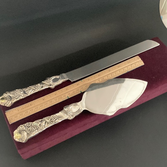 Mikasa Silver Plated Roses Knife and Cake Server Set - Picture 7 of 8